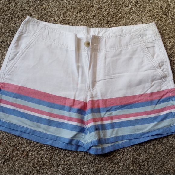 Bundle of Woman's Shorts. Size 6 & 8 ((**5-48**)) - Picture 2 of 7